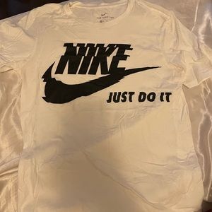 Nike top
